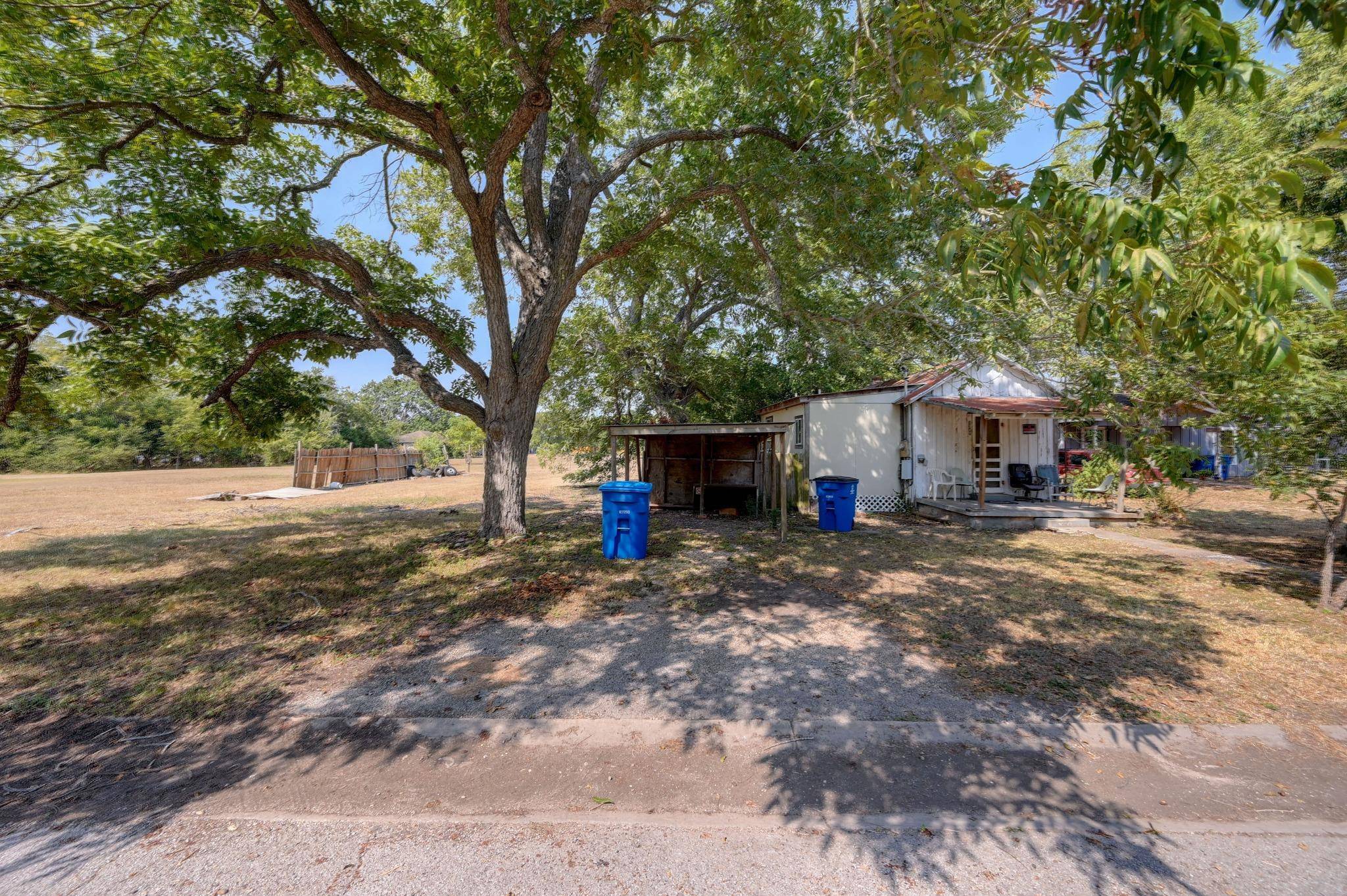 1317 Hondo ST, Lockhart, TX 78644