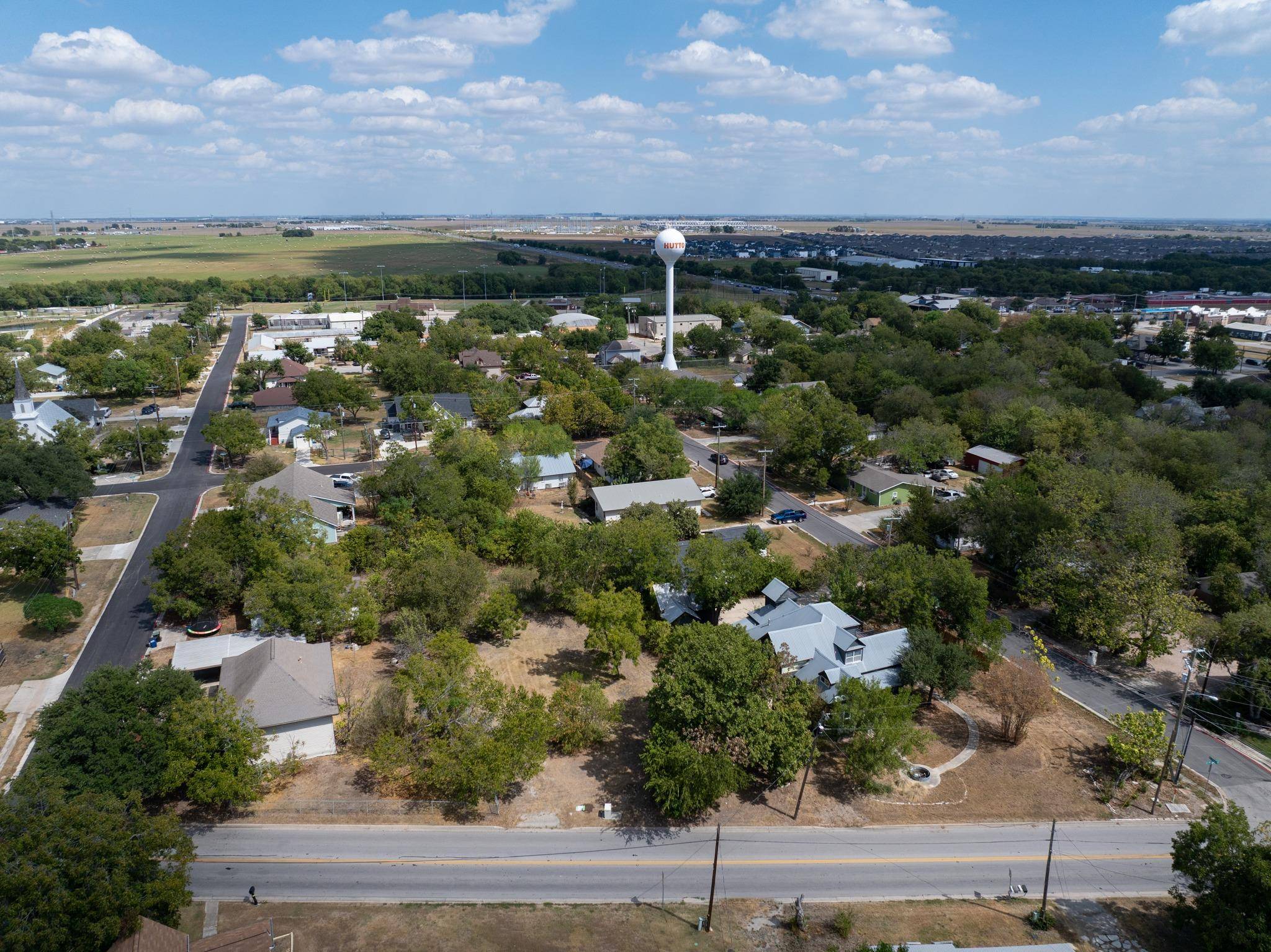304 N FM 1660, Hutto, TX 78634