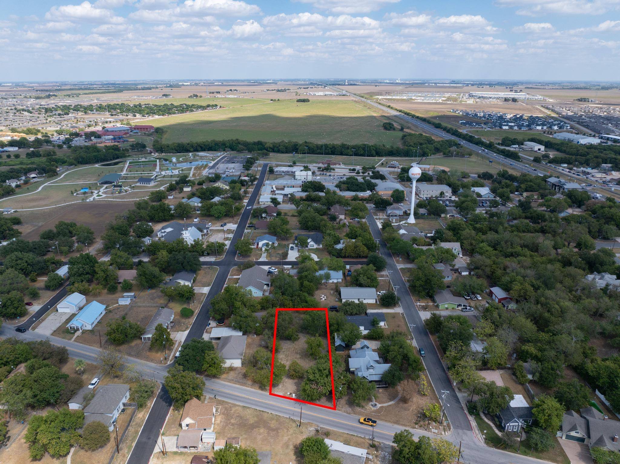 304 N FM 1660, Hutto, TX 78634