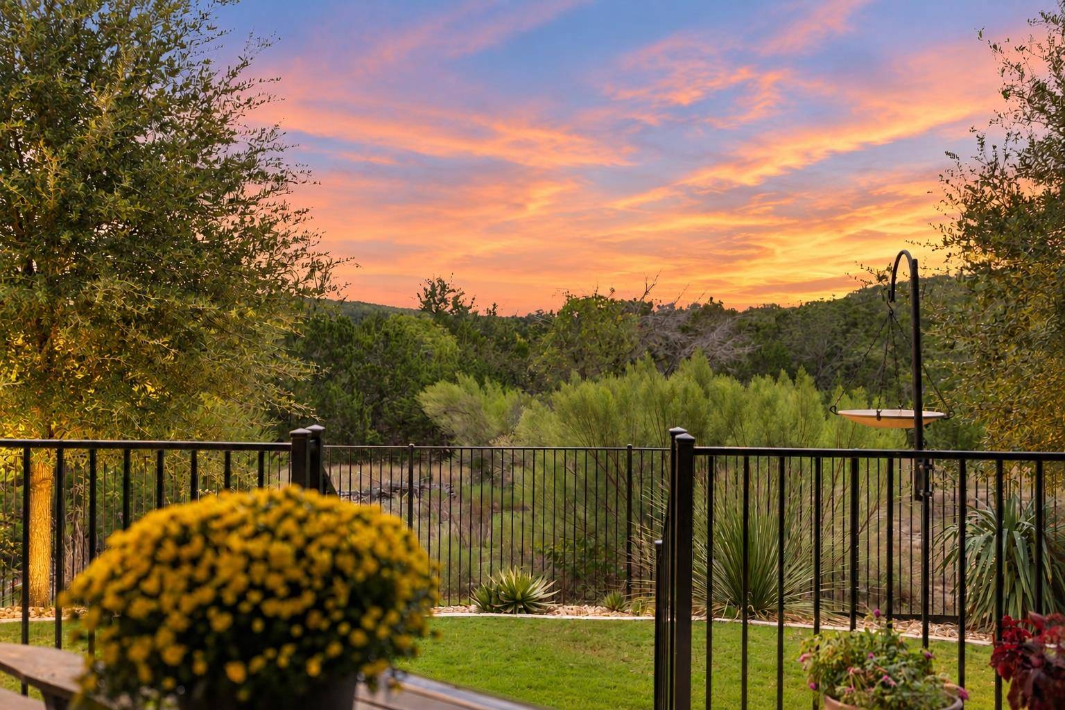 520 Hazy Hills LOOP, Dripping Springs, TX 78620