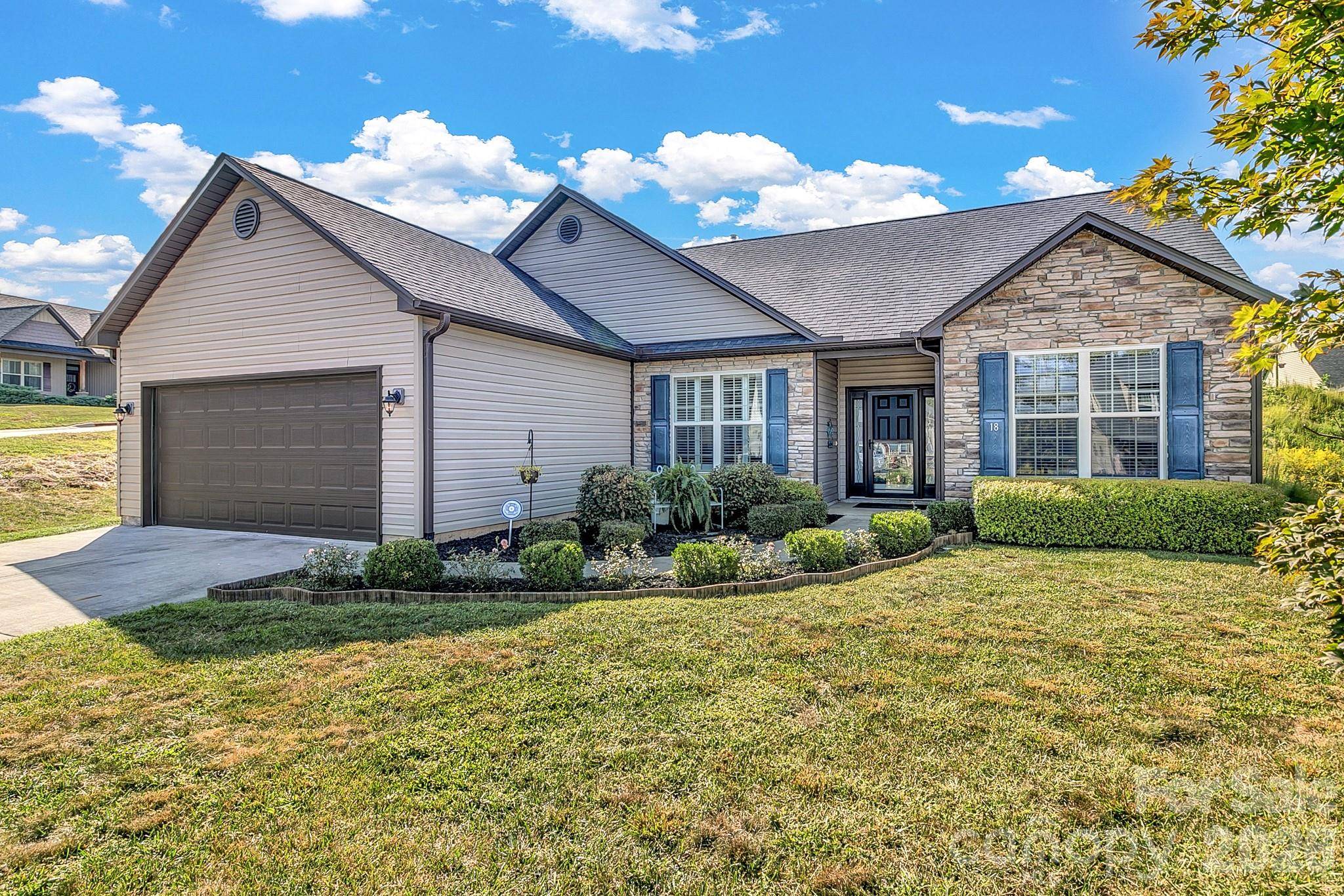 18 Checkerberry CT, Weaverville, NC 28787