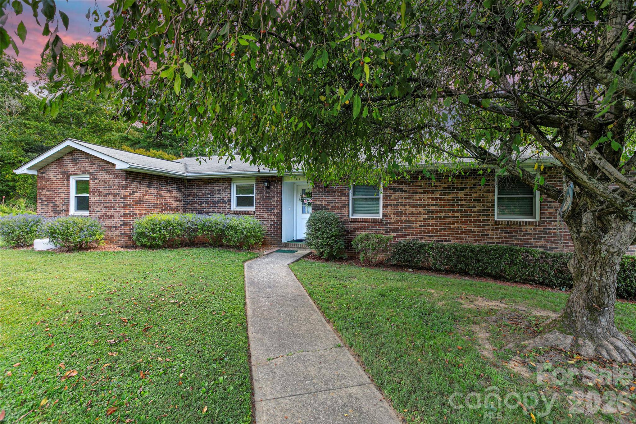 114 Falling Waters RD #2, Hendersonville, NC 28792
