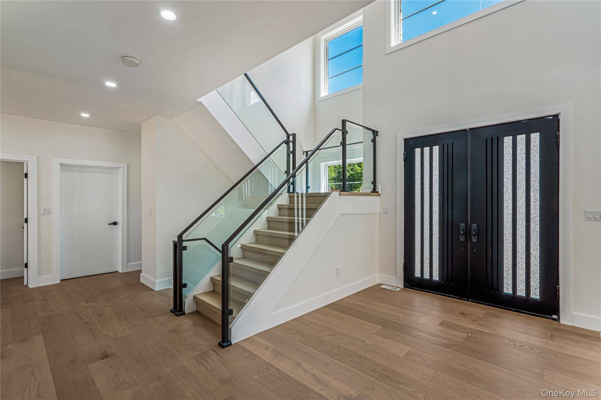 97 North CT, Roslyn Heights, NY 11577