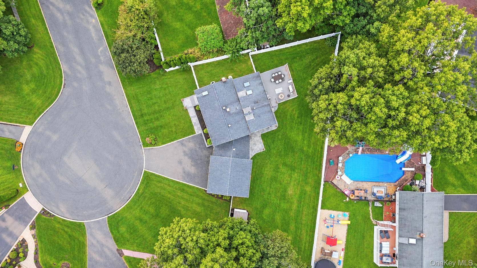 4 Bud CT, East Setauket, NY 11733