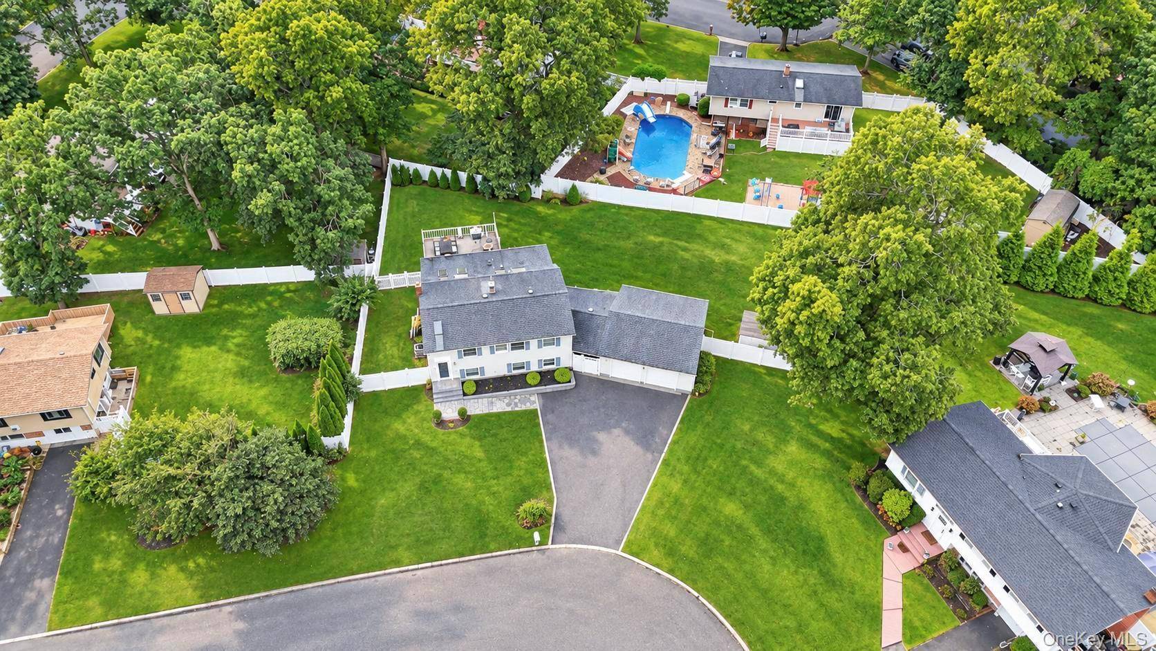 4 Bud CT, East Setauket, NY 11733