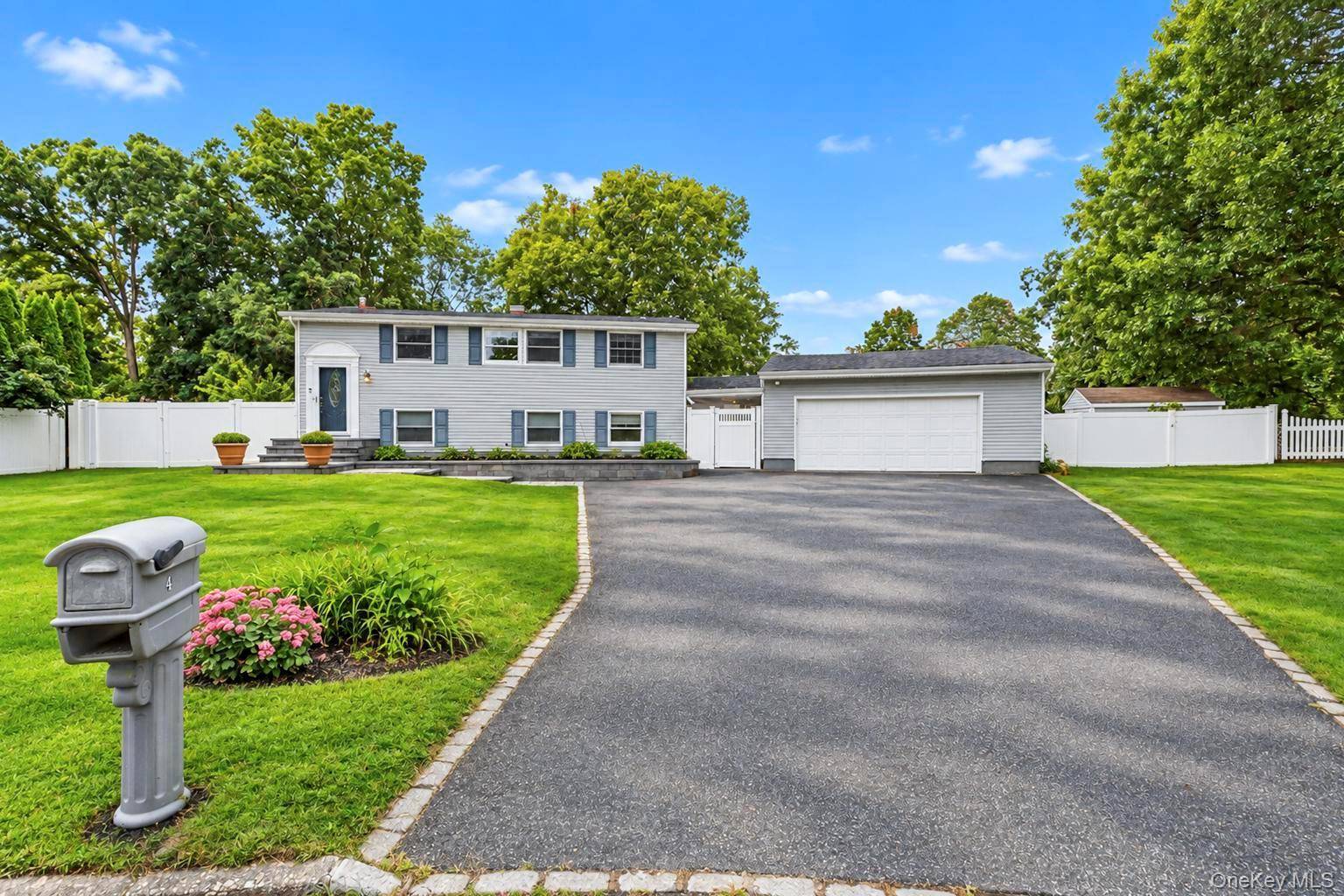 4 Bud CT, East Setauket, NY 11733