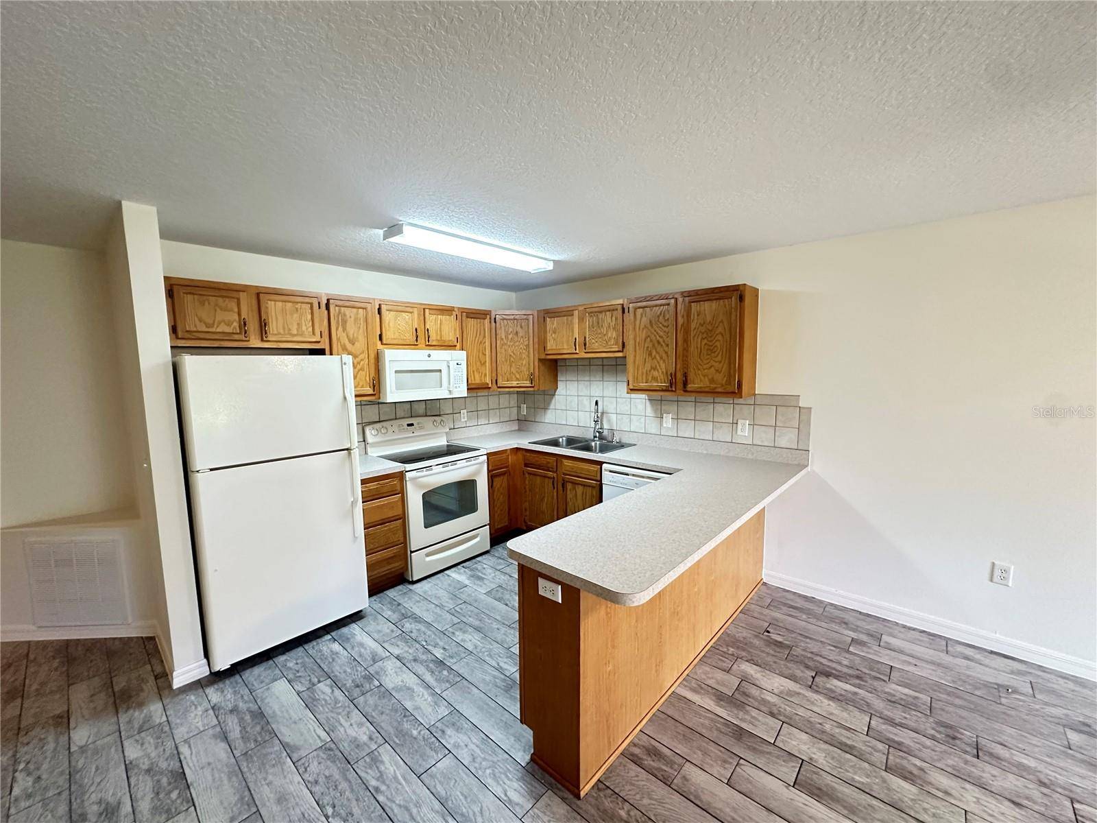 809 DENNIS AVE, Fruitland Park, FL 34731