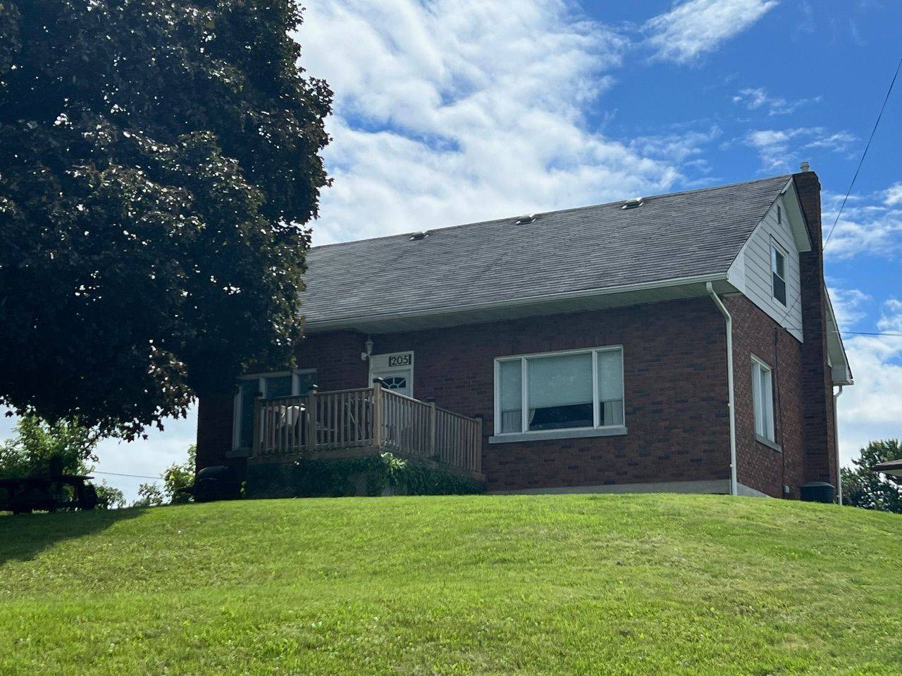 205 Simcoe RD #Lower, Bradford West Gwillimbury, ON L3Z 1Y5