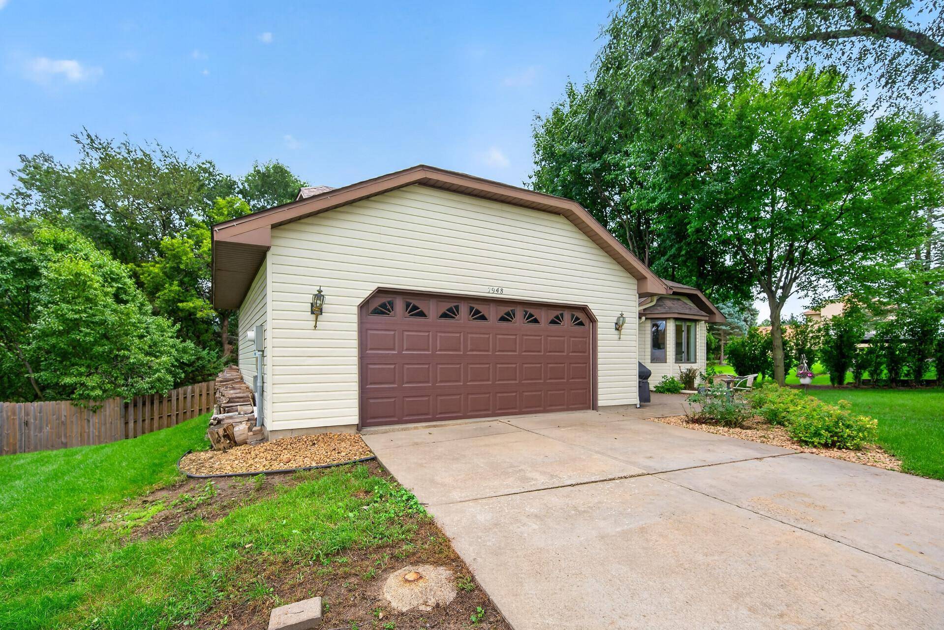 7948 Blanchard WAY, Inver Grove Heights, MN 55076