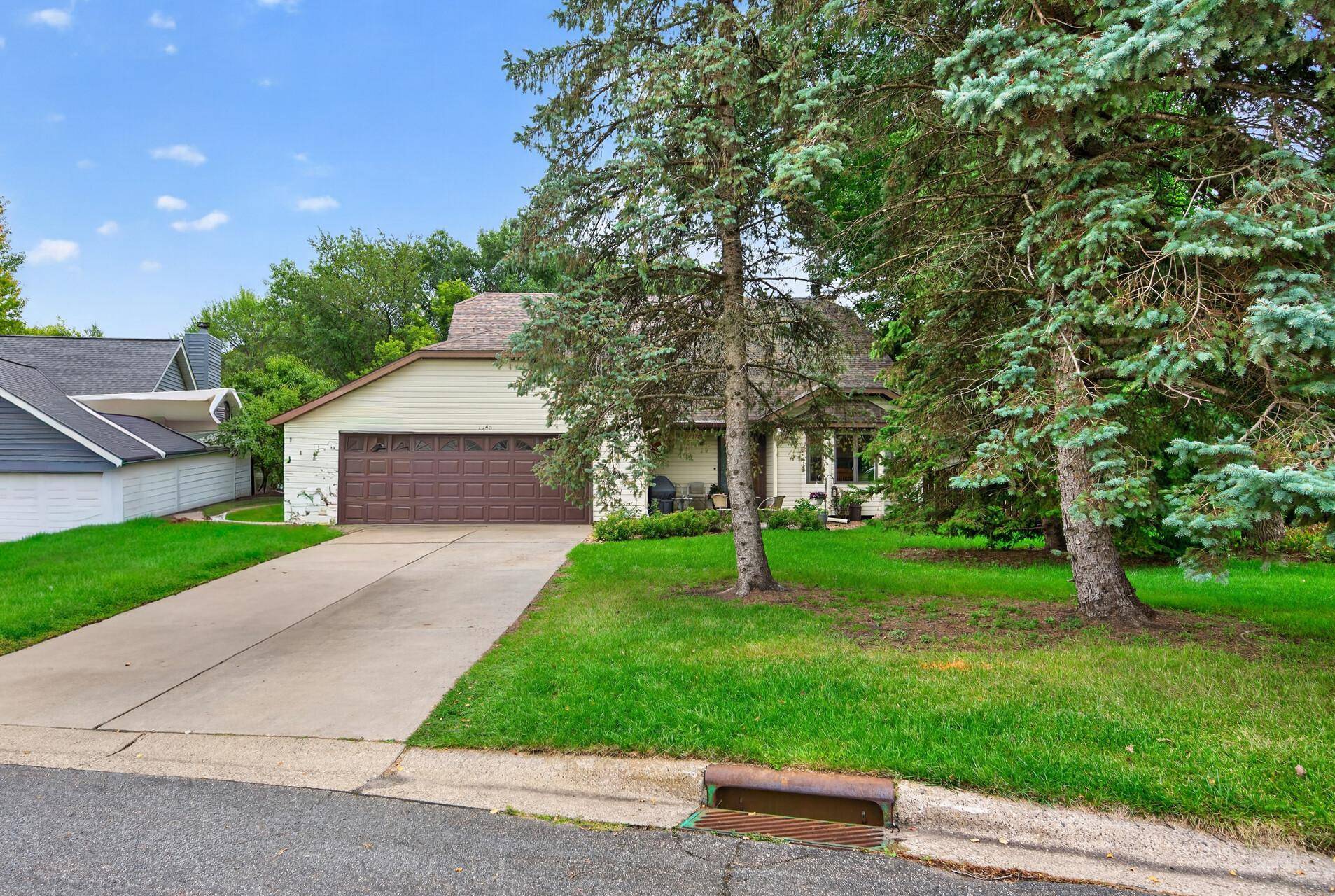 7948 Blanchard WAY, Inver Grove Heights, MN 55076