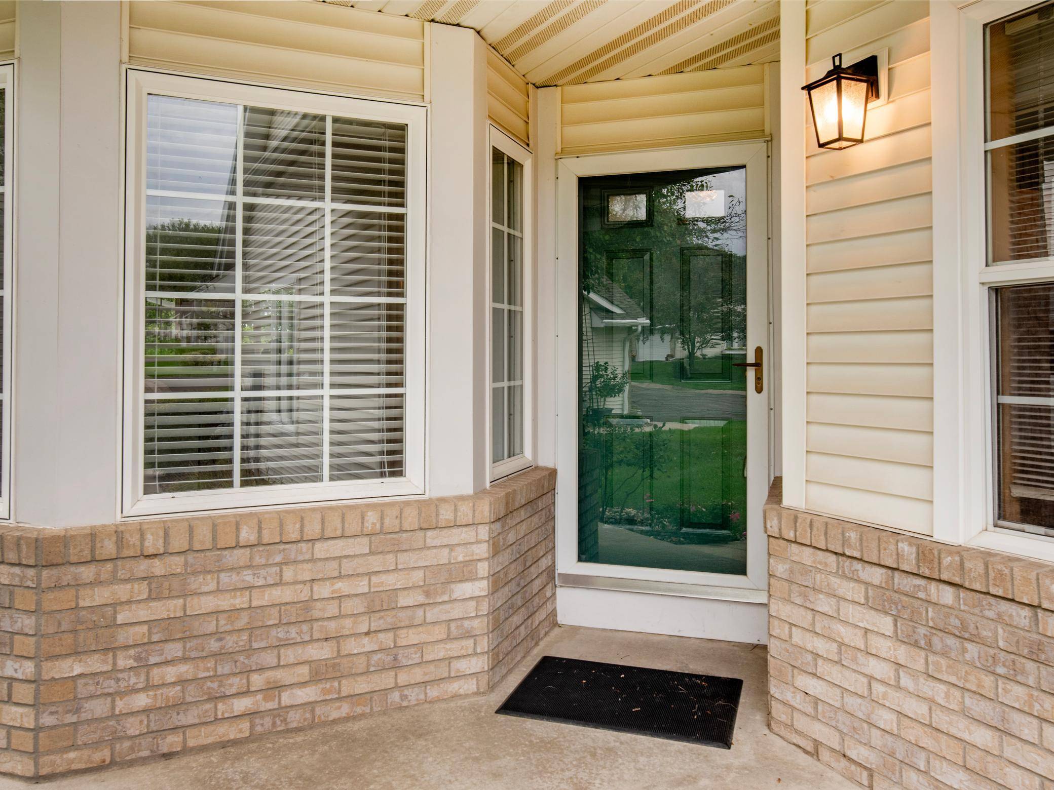 7323 Brittany LN, Inver Grove Heights, MN 55076