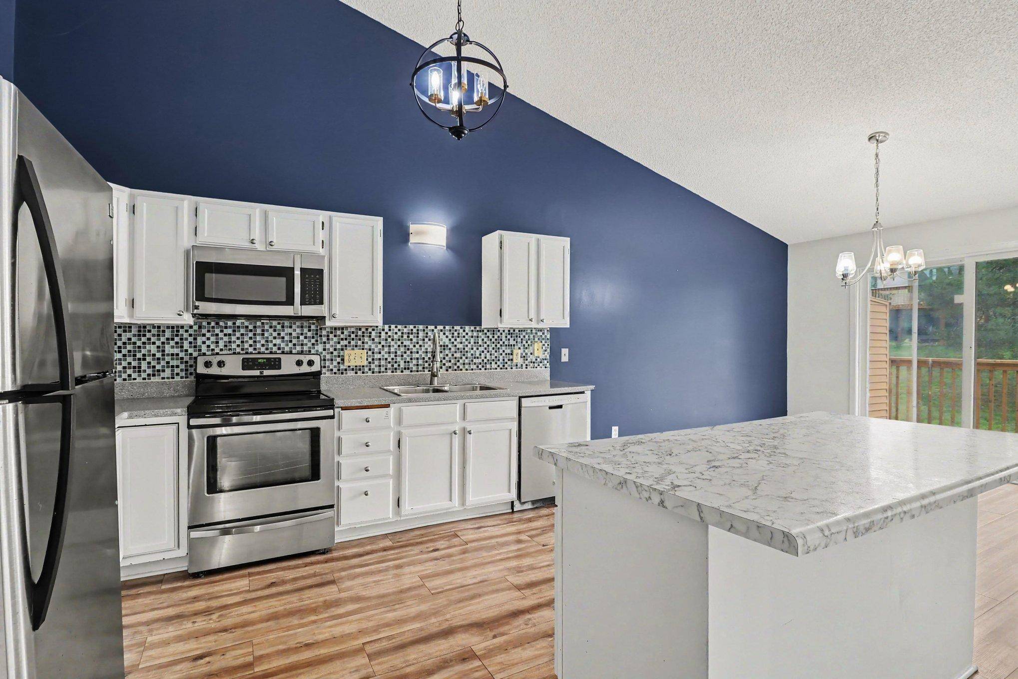 2053 Edgerton ST, Maplewood, MN 55117