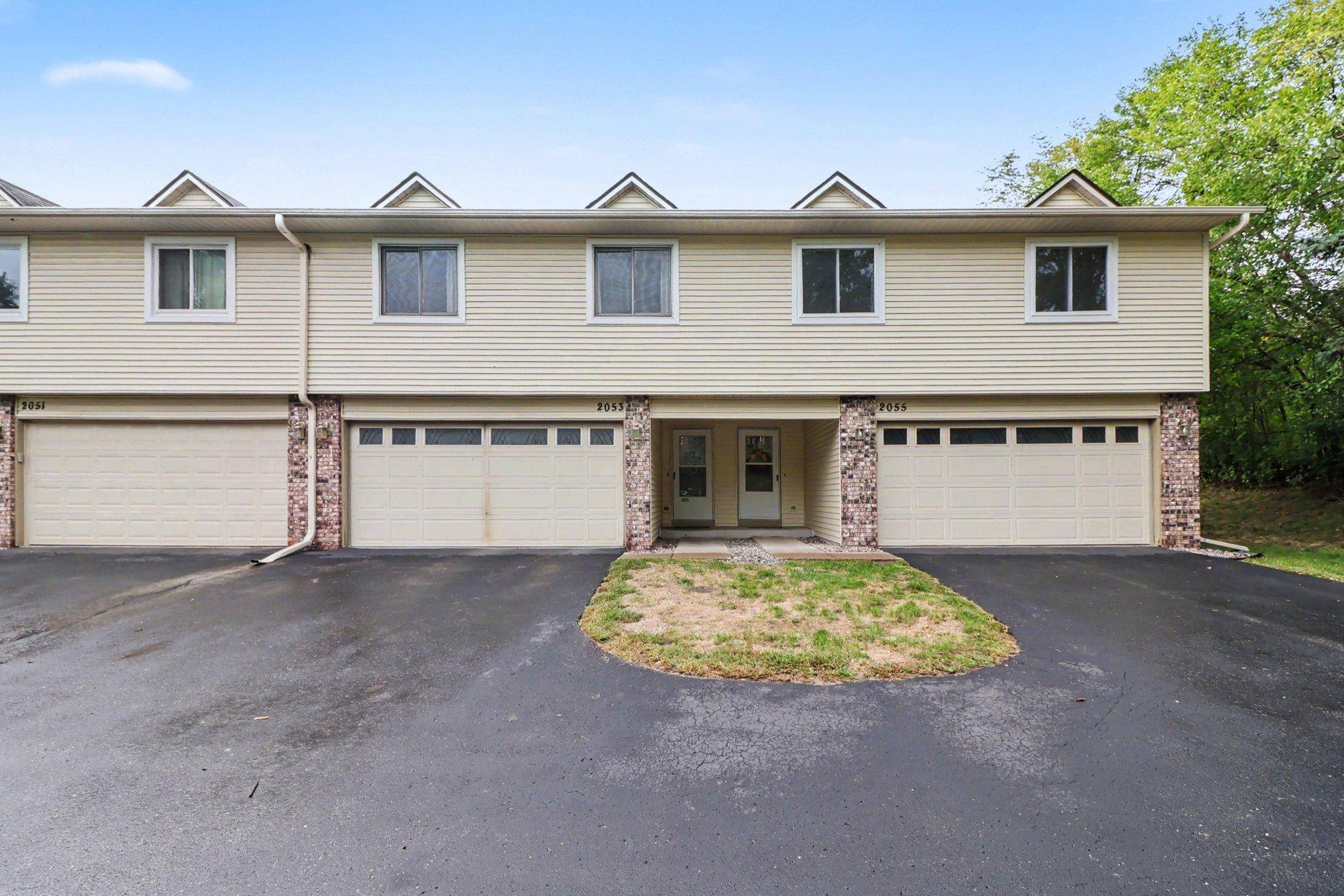 2053 Edgerton ST, Maplewood, MN 55117