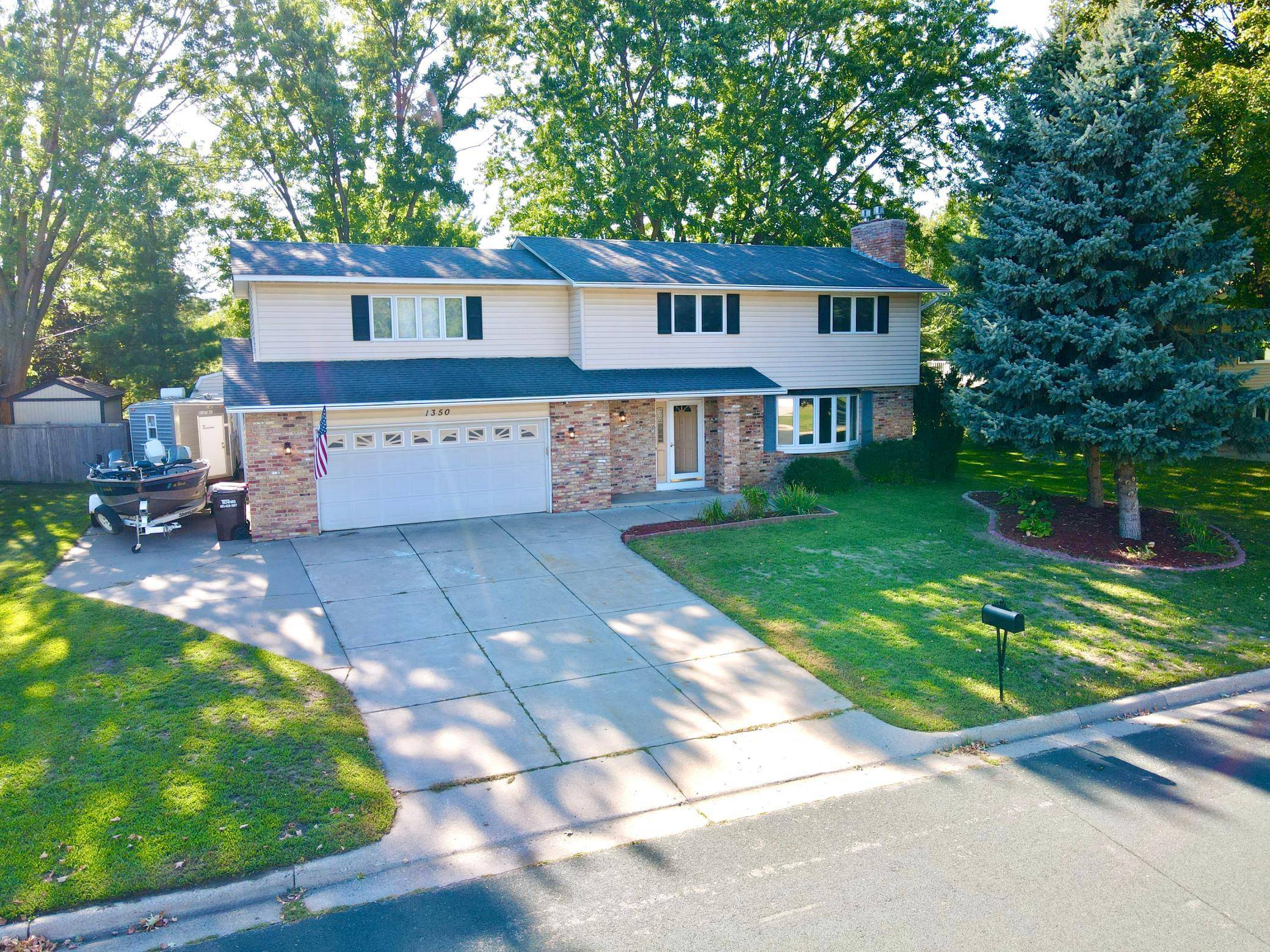 1350 Hillside ST, Hastings, MN 55033