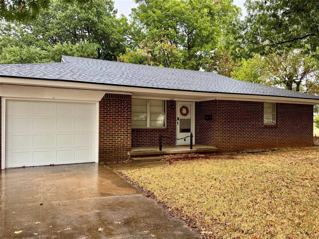 1305 S 10th ST, Chickasha, OK 73018