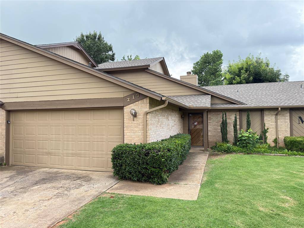 217 Woodbridge CIR, Edmond, OK 73012