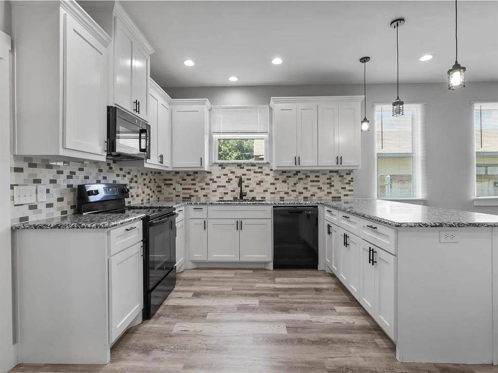1104 W Elm Street, Denison, TX 75020