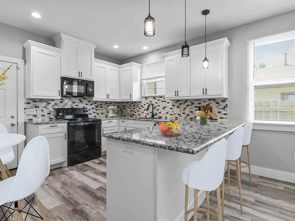 1104 W Elm Street, Denison, TX 75020