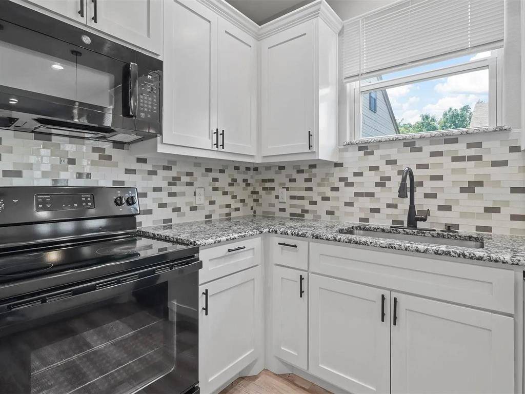1104 W Elm Street, Denison, TX 75020