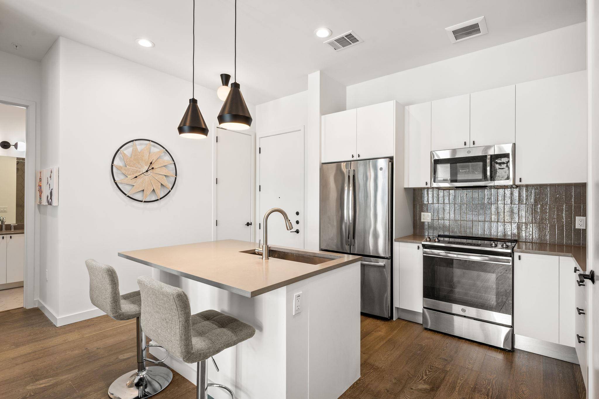 800 Embassy DR #302, Austin, TX 78702