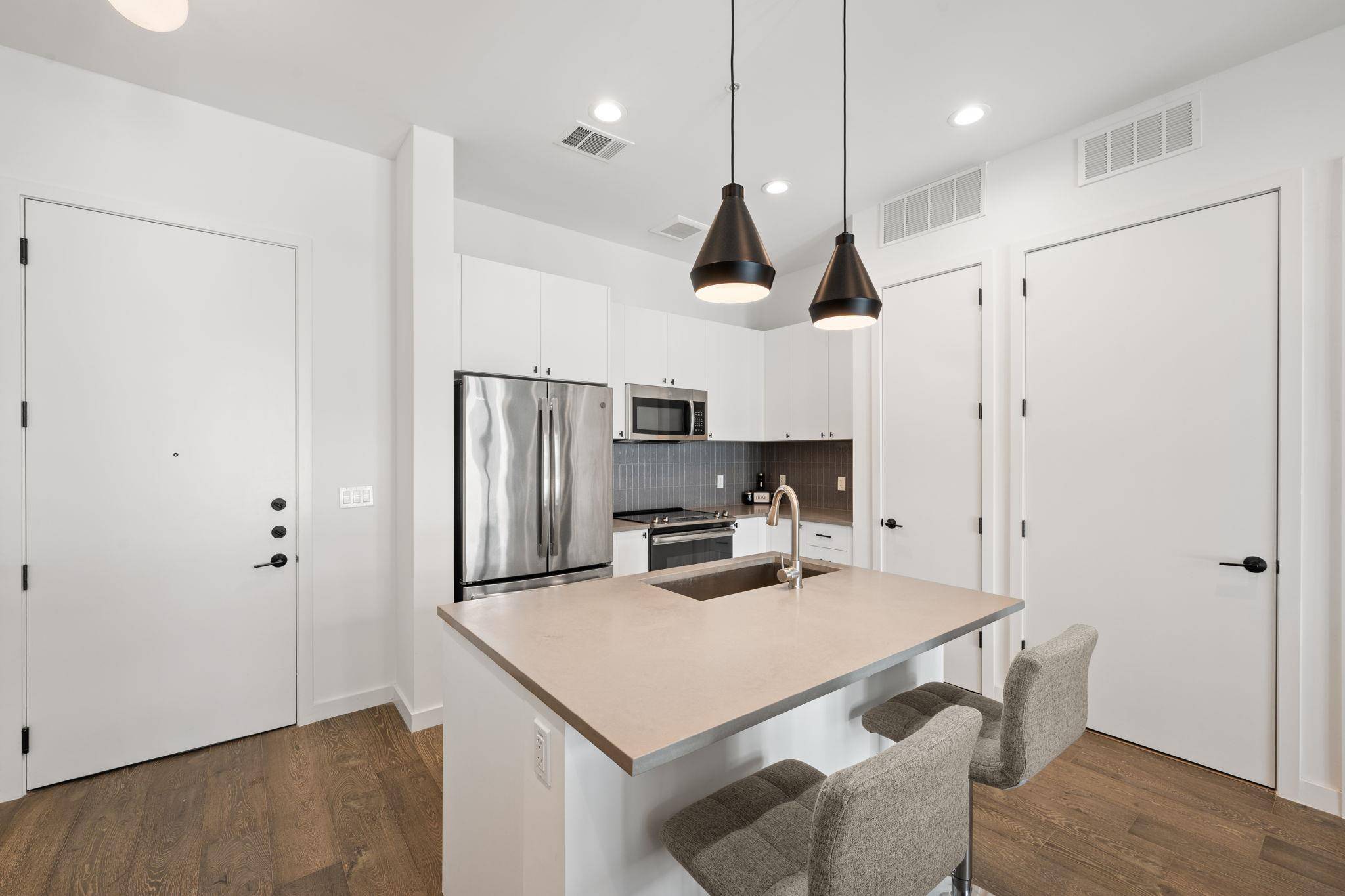 800 Embassy DR #302, Austin, TX 78702