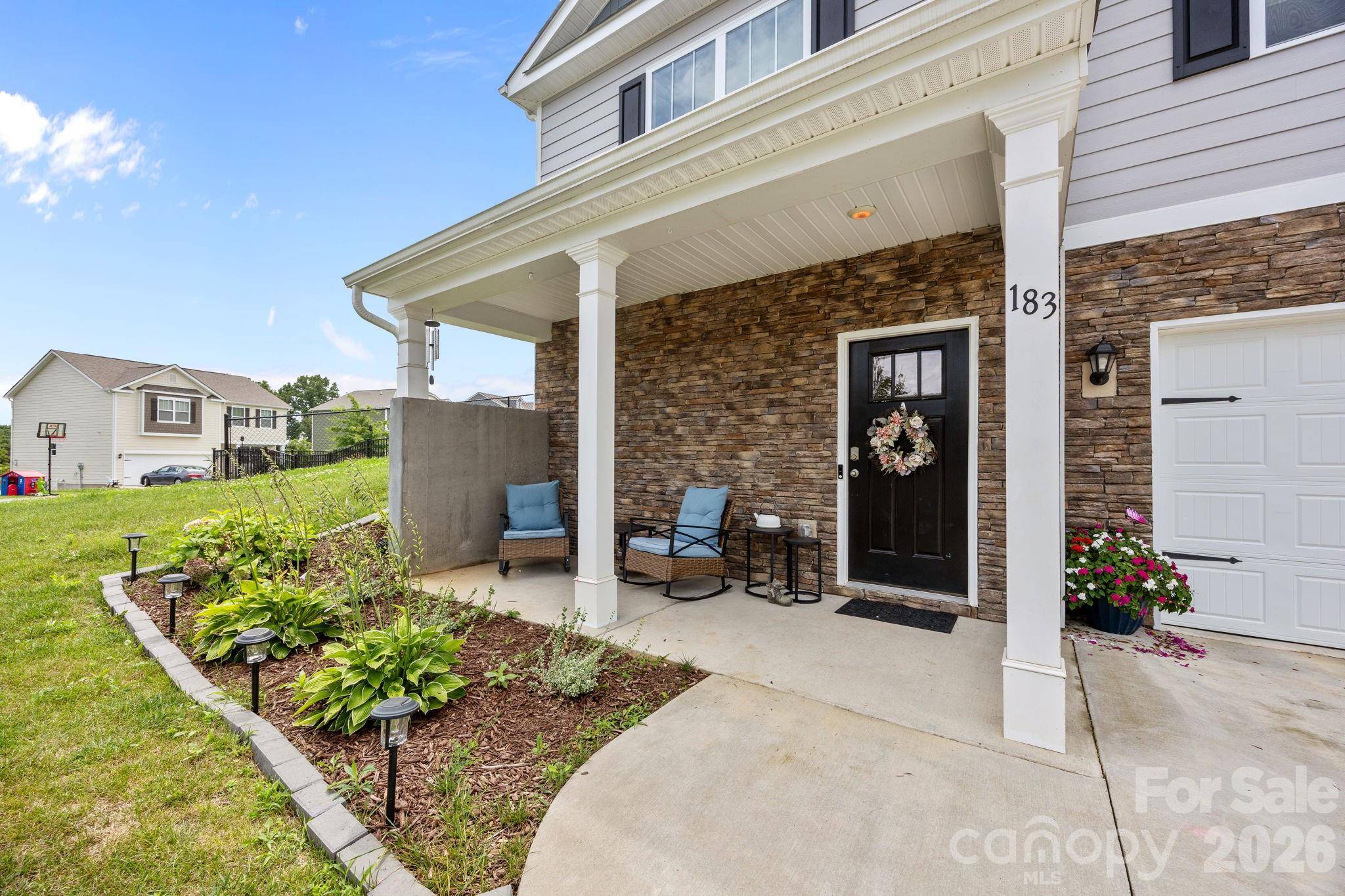 183 Marathon LN, Candler, NC 28715