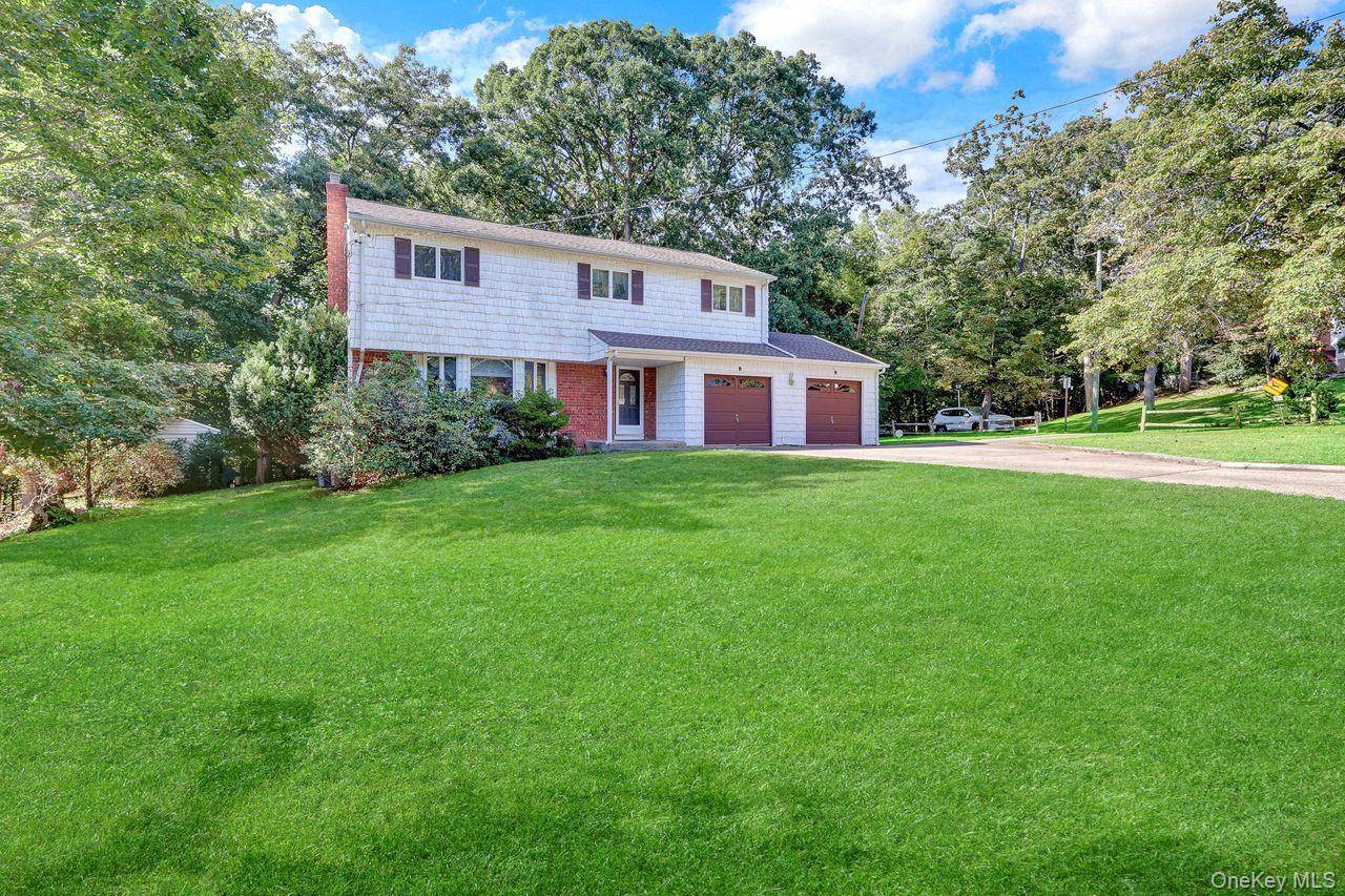 14 Morewood DR, Smithtown, NY 11787