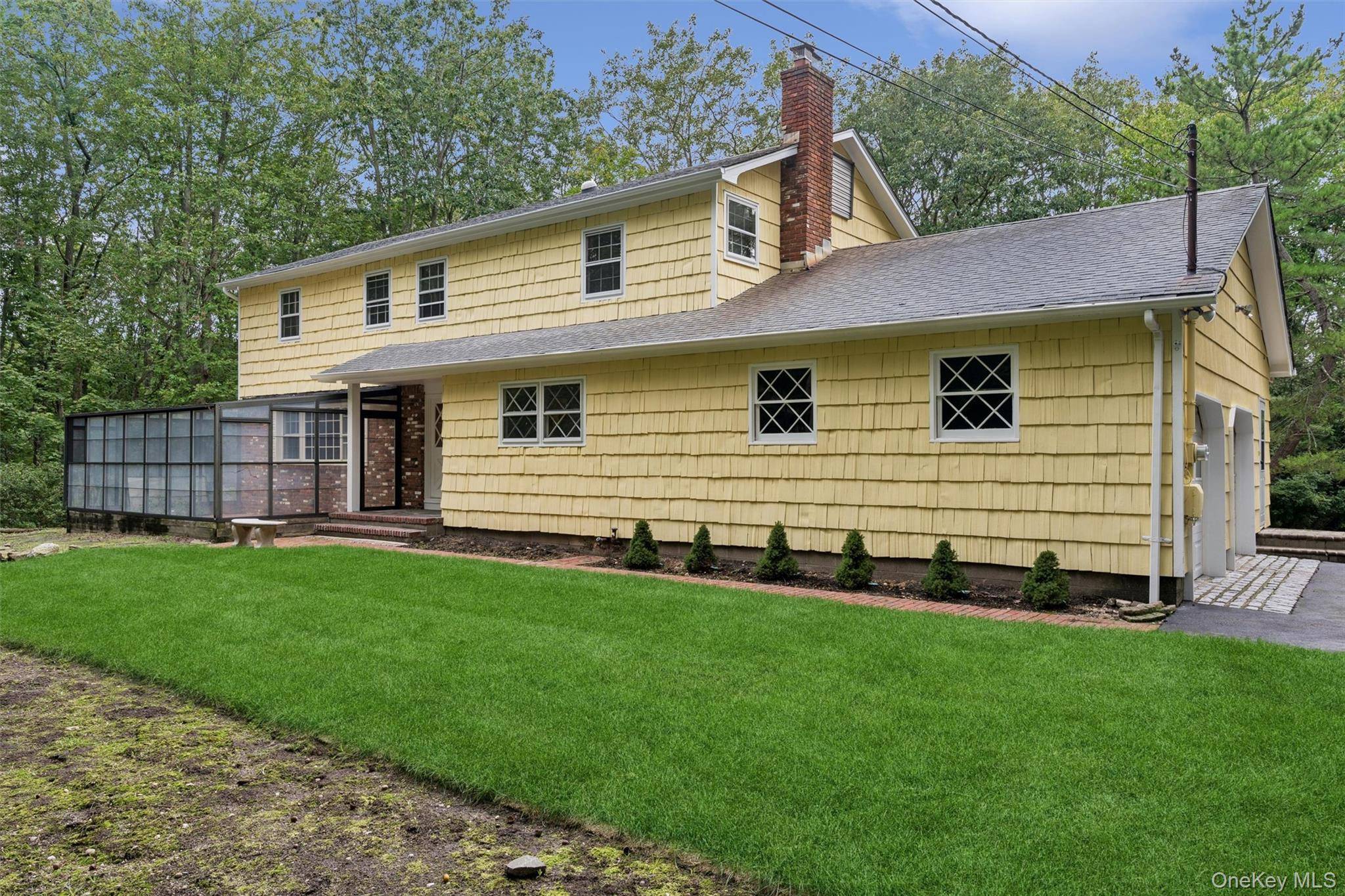 614 Twin Hills CT, Northport, NY 11768
