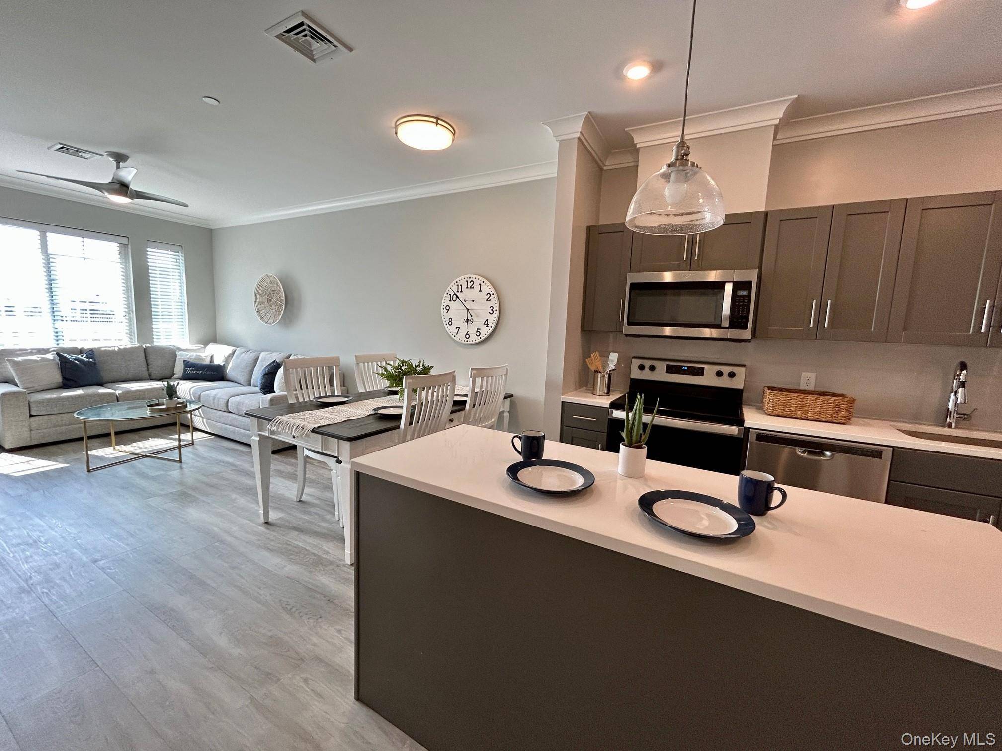 1031 E Hoffman AVE #1031, Lindenhurst, NY 11757