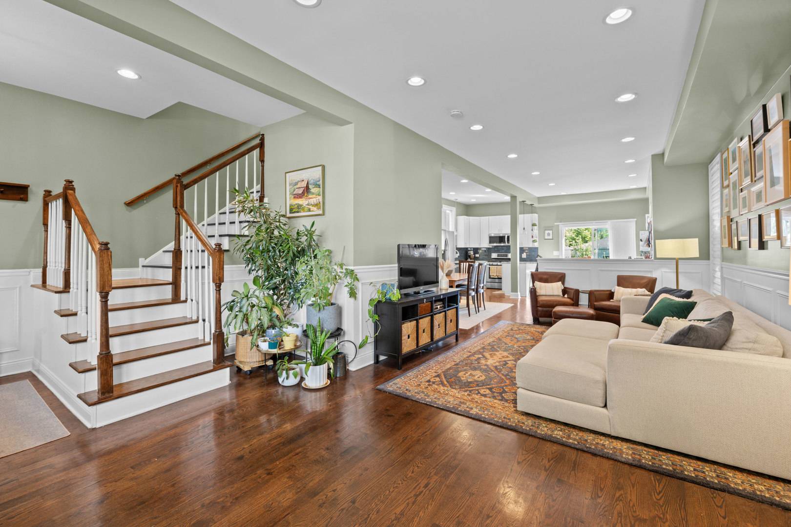 1723 N Kimball AVE, Chicago, IL 60647