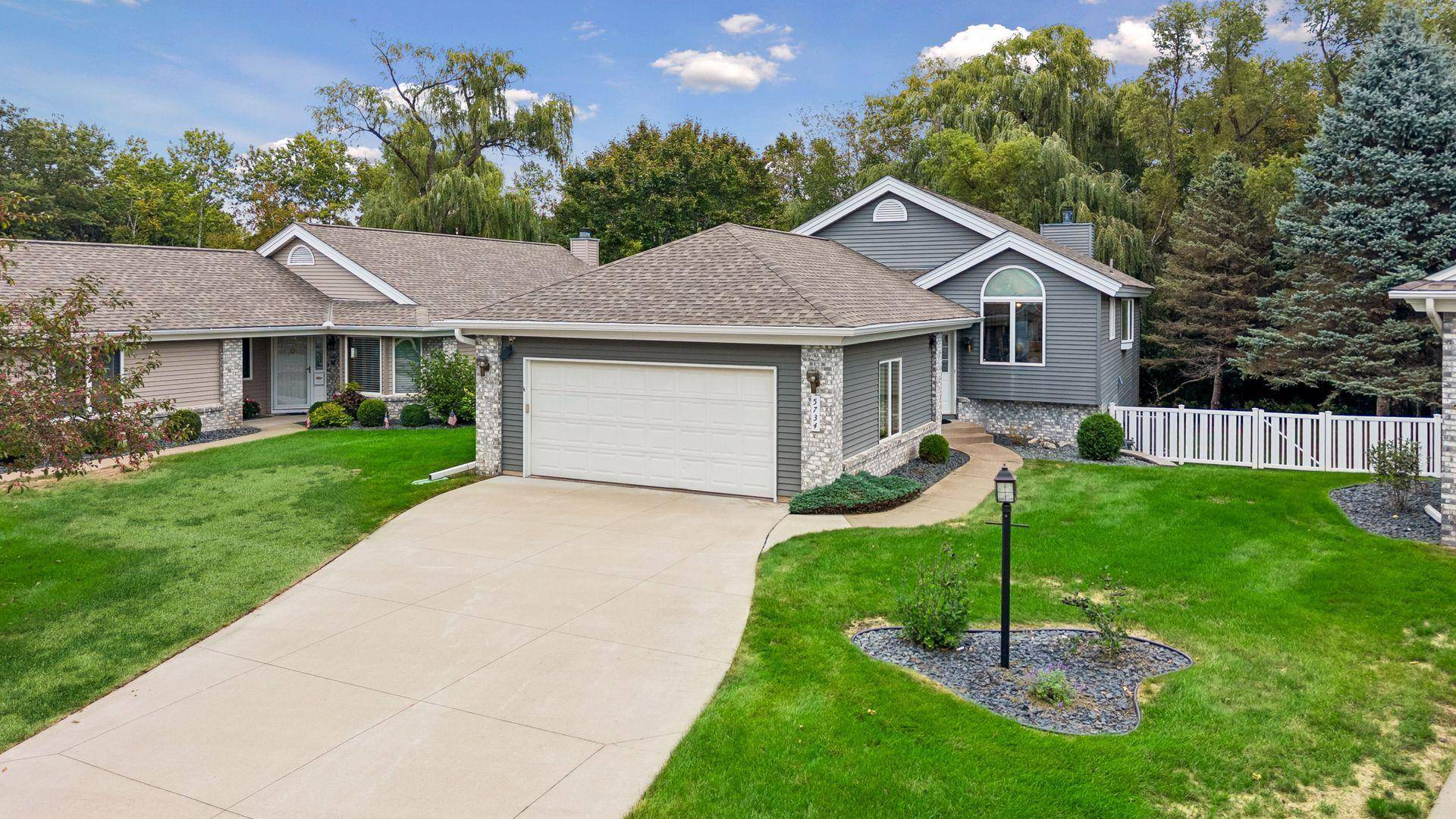 5734 Heather Ridge DR, Shoreview, MN 55126