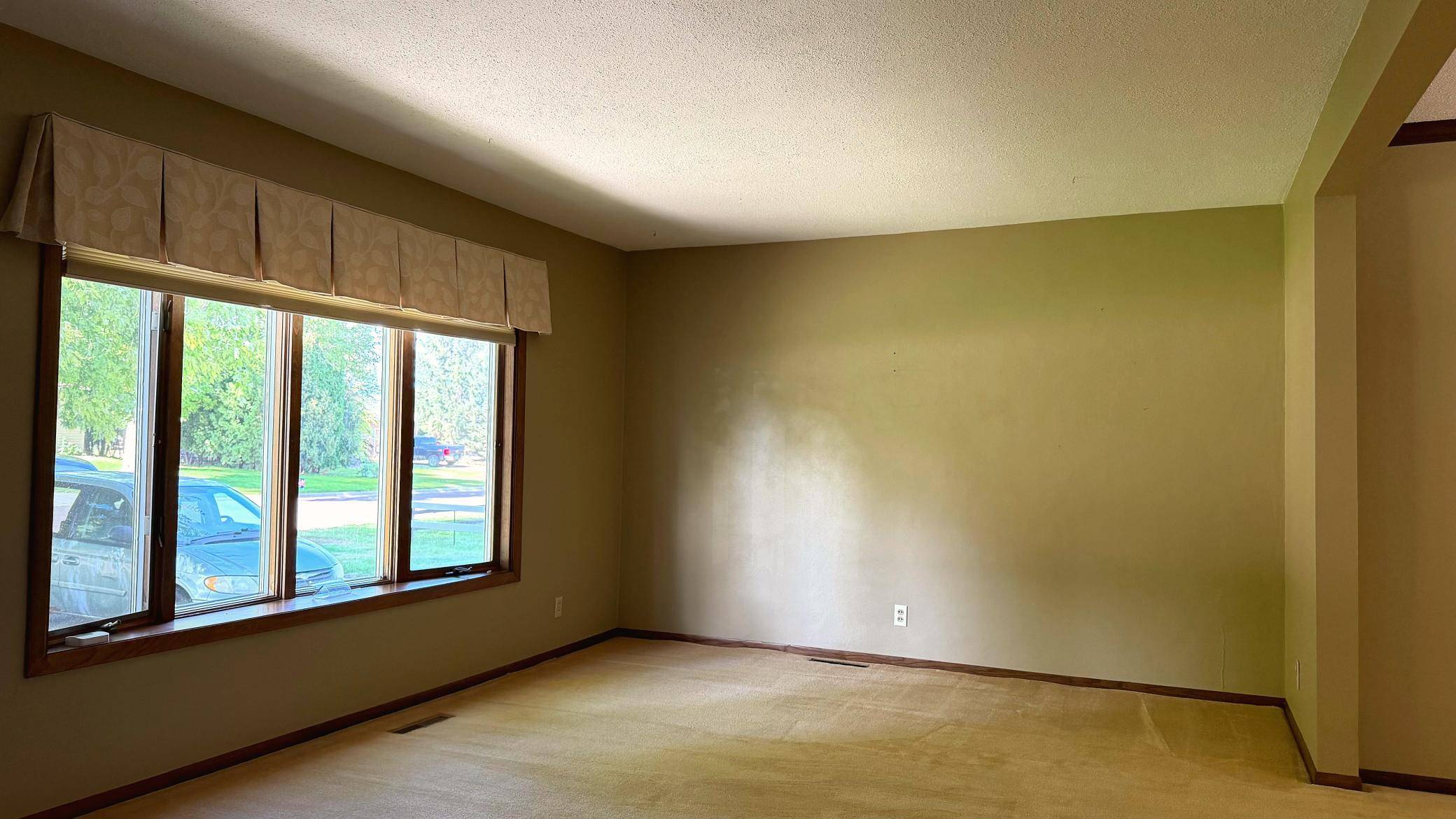 819 S Martin ST, Fergus Falls, MN 56537