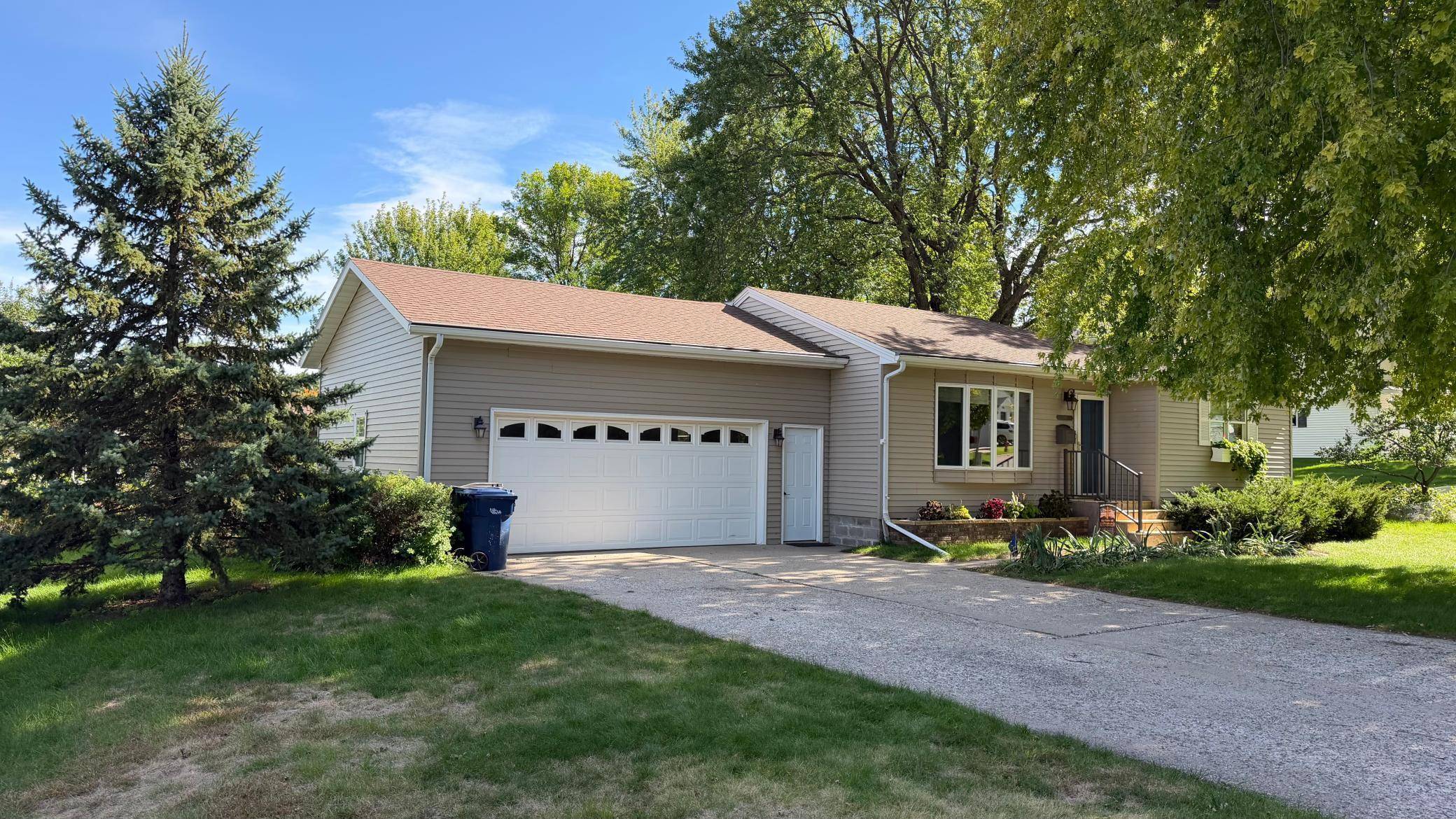 819 S Martin ST, Fergus Falls, MN 56537