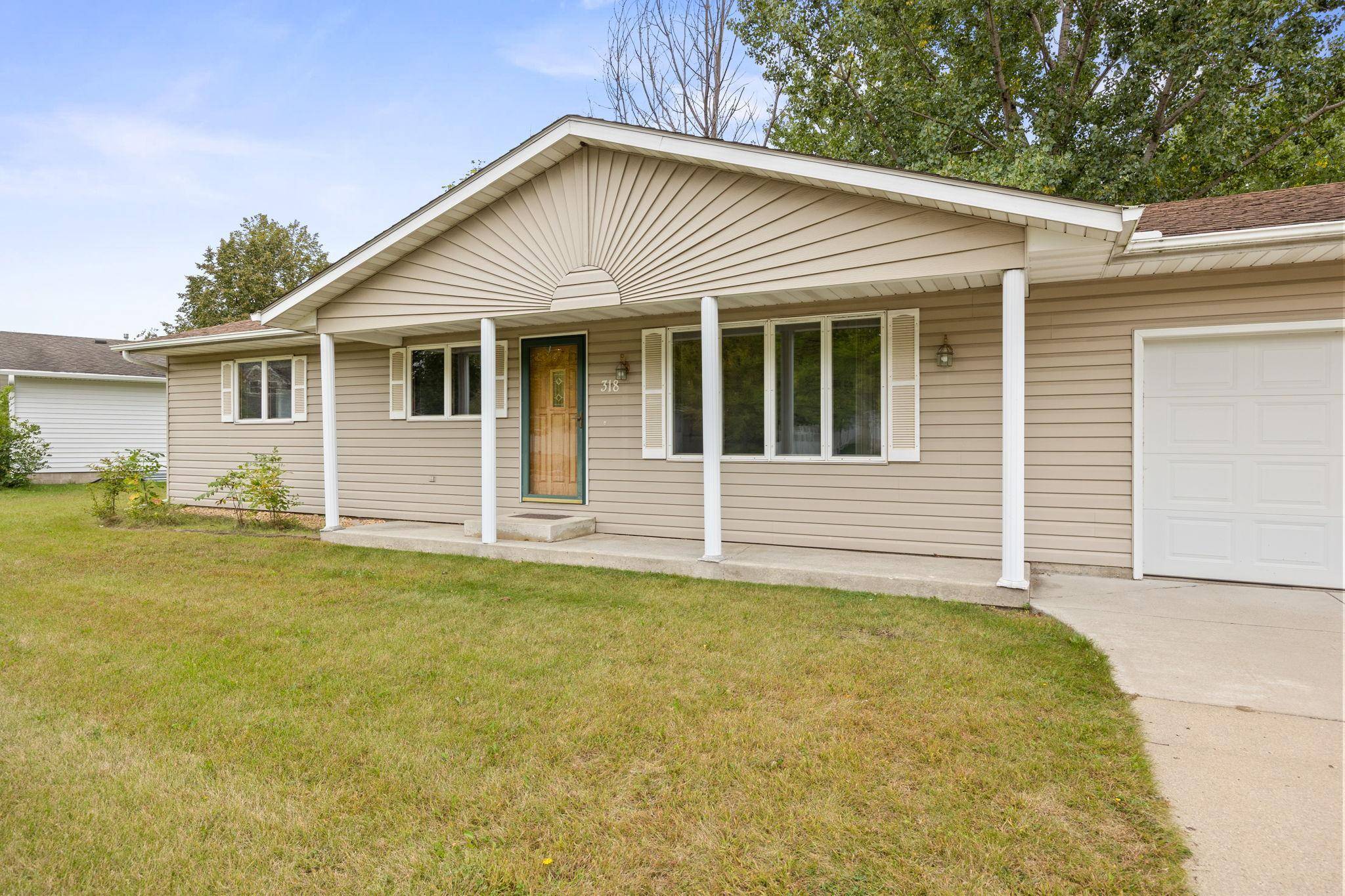 318 Stoney Point RD SW, Hutchinson, MN 55350
