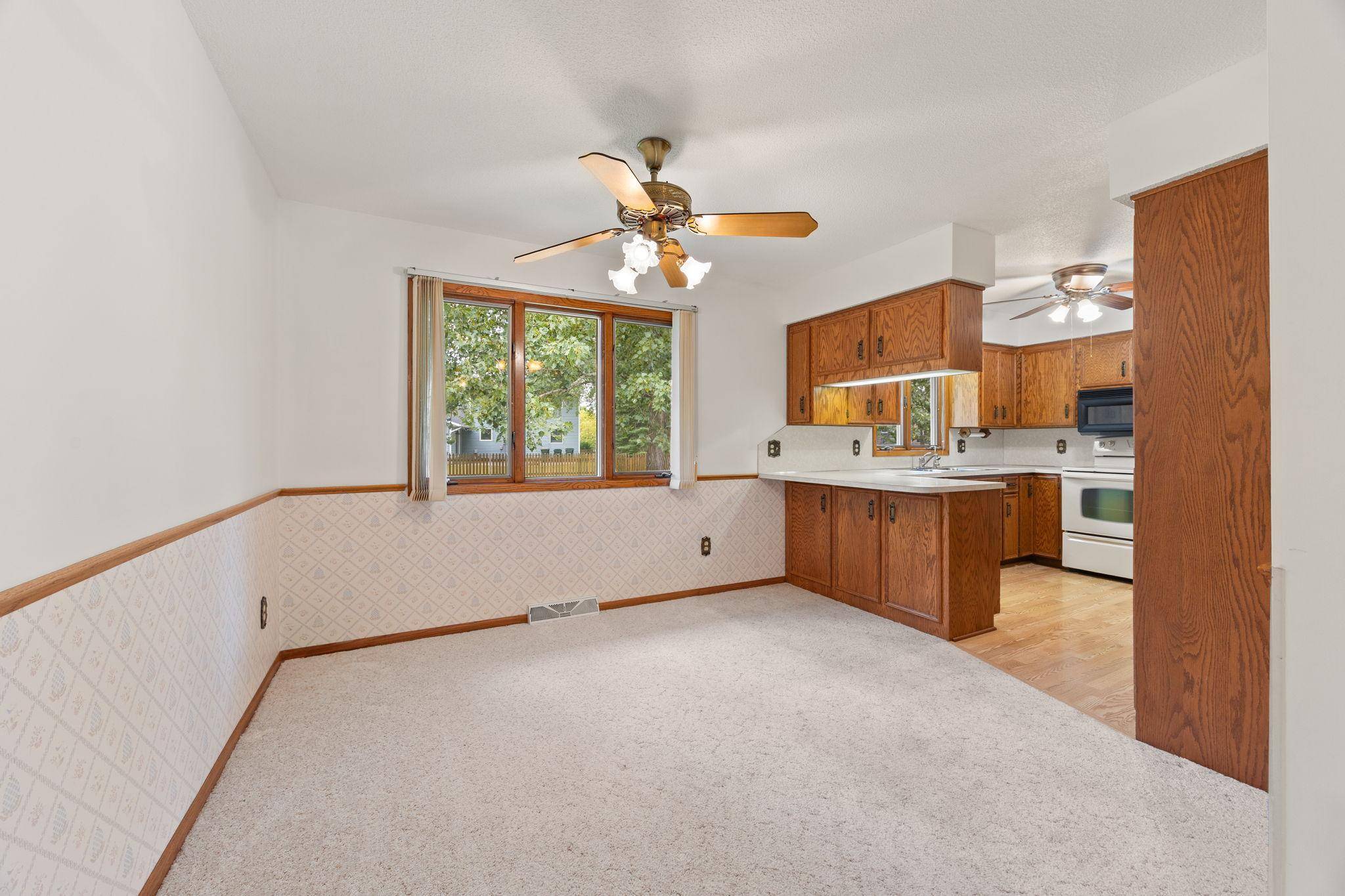 318 Stoney Point RD SW, Hutchinson, MN 55350