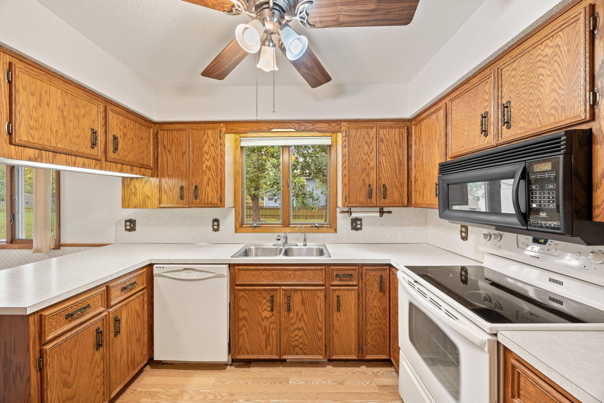 318 Stoney Point RD SW, Hutchinson, MN 55350