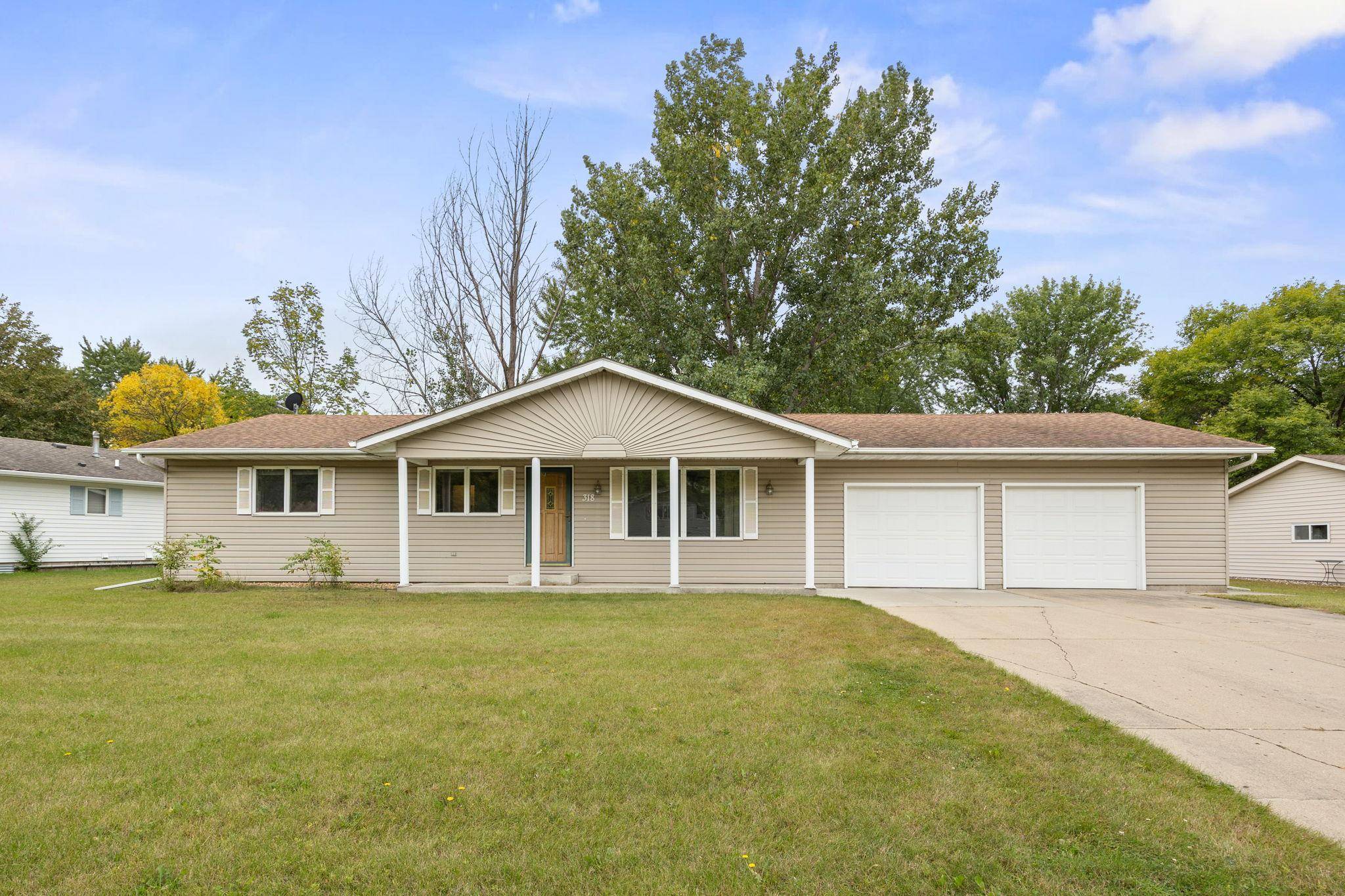 318 Stoney Point RD SW, Hutchinson, MN 55350