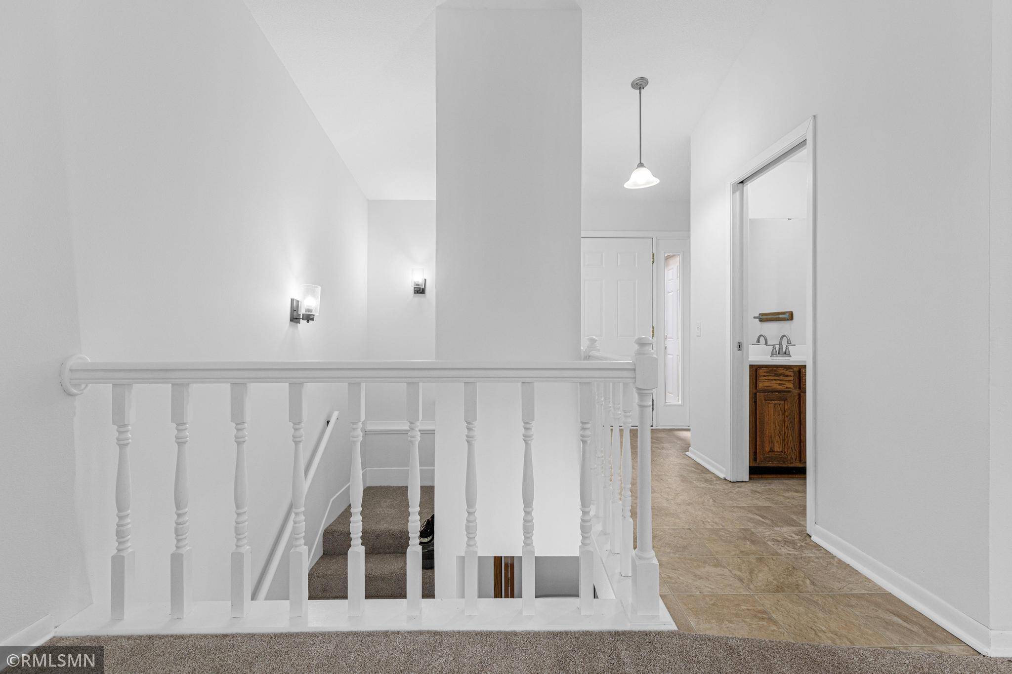 453 Hunter Hill RD, Hudson, WI 54016