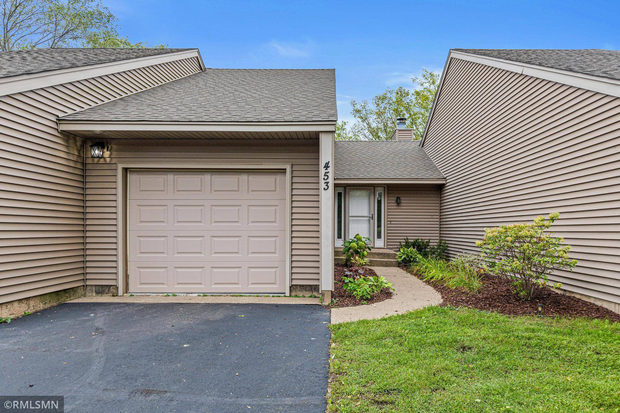 453 Hunter Hill RD, Hudson, WI 54016