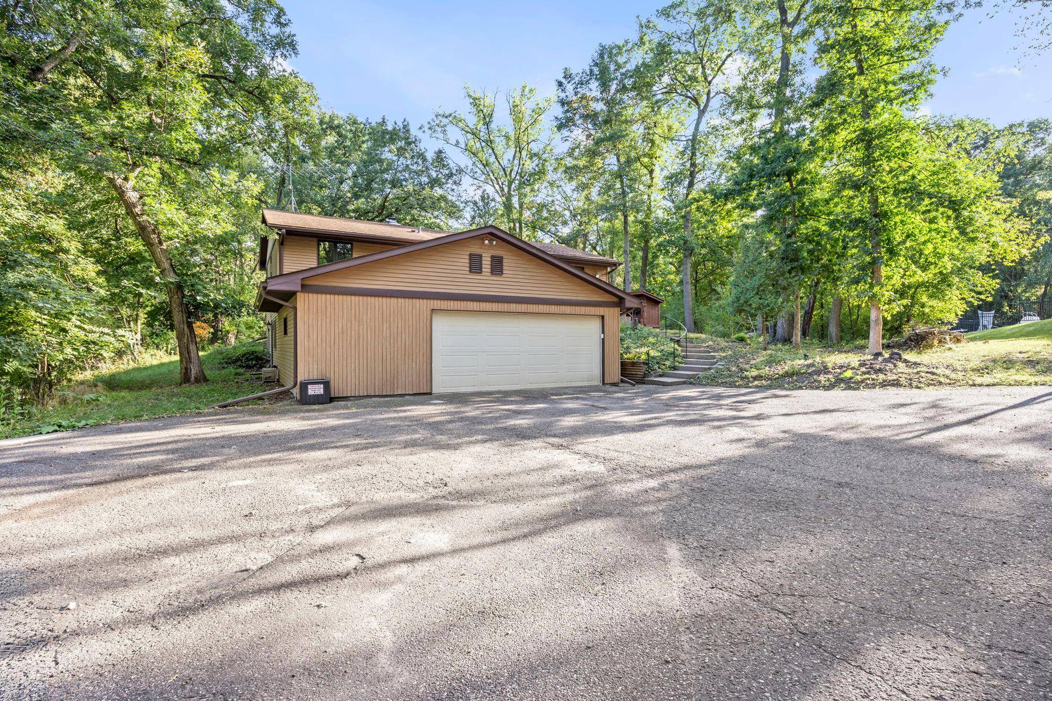 9432 Old Concord BLVD, Inver Grove Heights, MN 55076