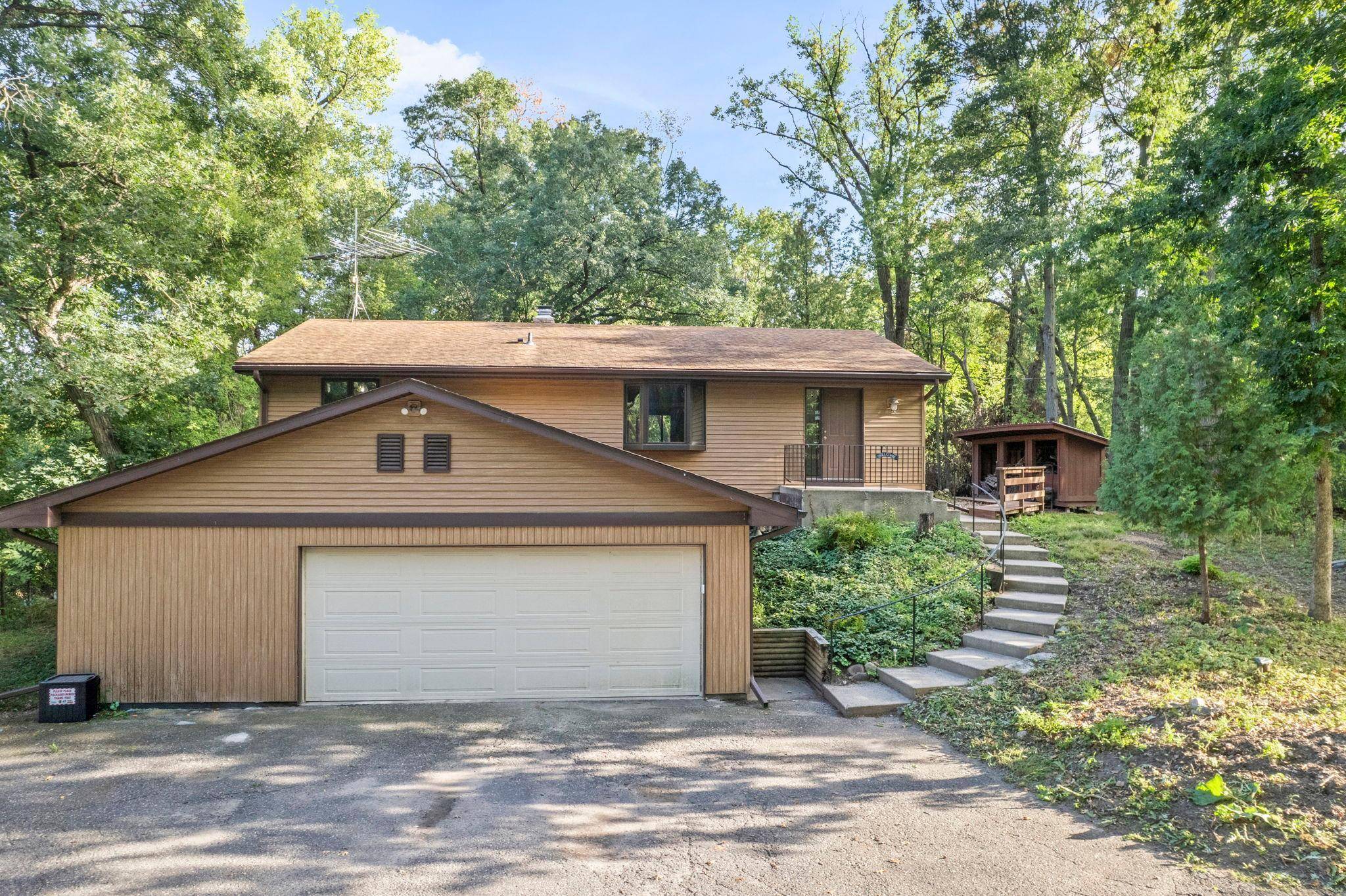 9432 Old Concord BLVD, Inver Grove Heights, MN 55076