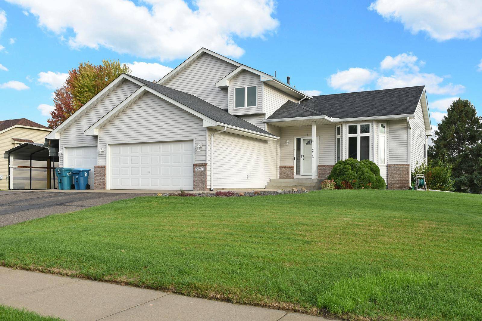 22740 Fawn TRL, Rogers, MN 55374