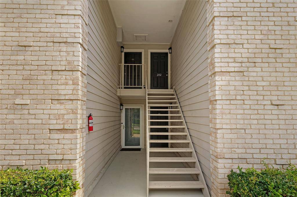 5881 Preston View Boulevard #202, Dallas, TX 75240