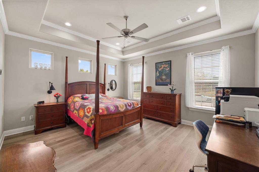 1700 Prestwick Lane, Ennis, TX 75119