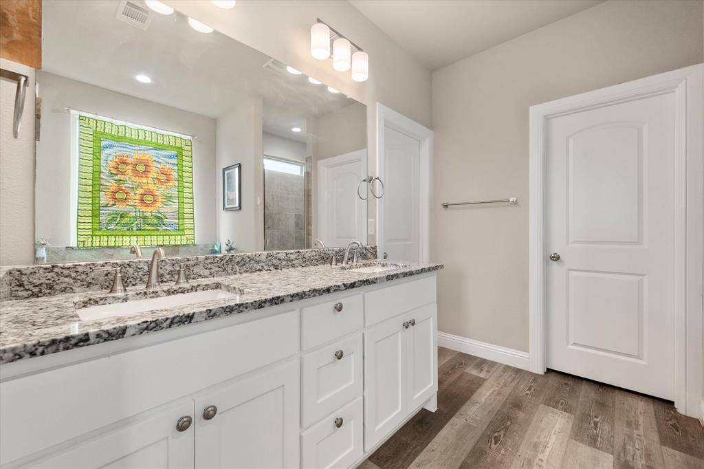 1700 Prestwick Lane, Ennis, TX 75119