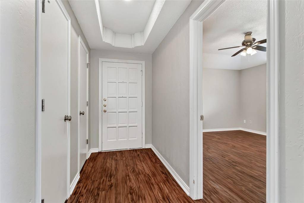 136 Shady Brook Drive, Desoto, TX 75115