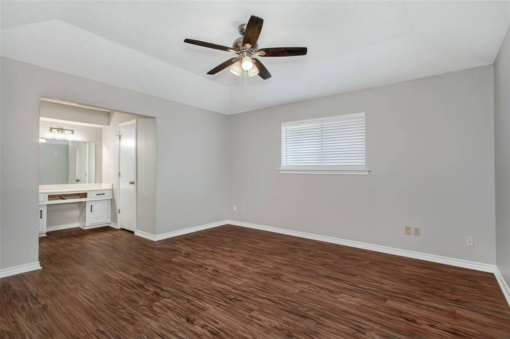 136 Shady Brook Drive, Desoto, TX 75115