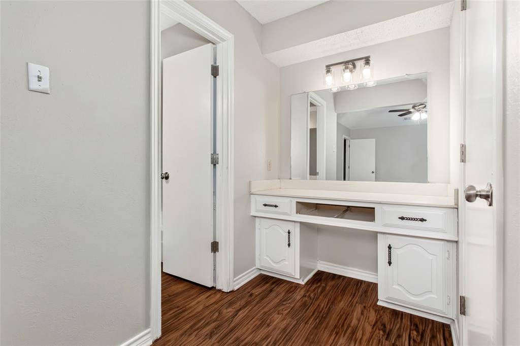 136 Shady Brook Drive, Desoto, TX 75115