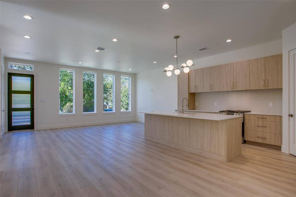 424 N Denver Street, Dallas, TX 75203