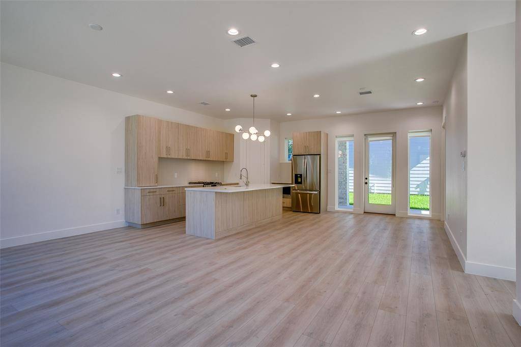 424 N Denver Street, Dallas, TX 75203